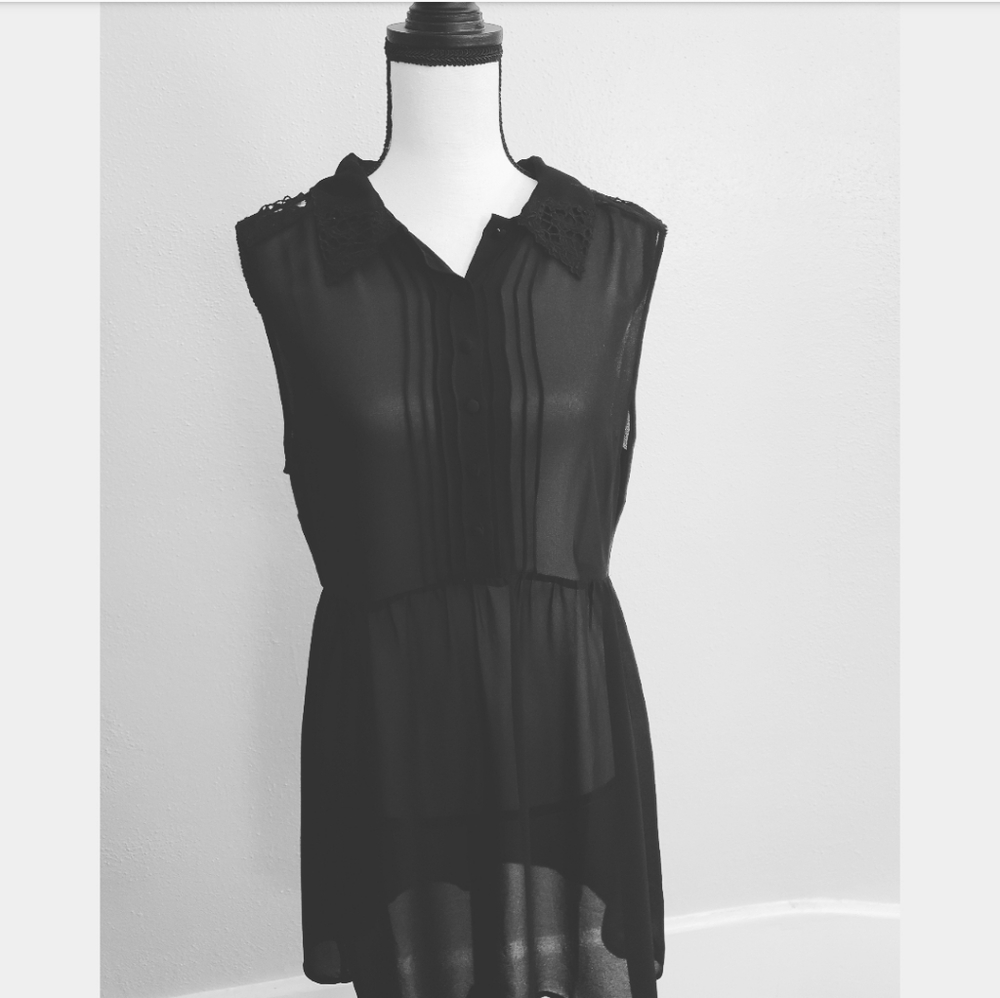 Size L.Urban Outfitters. Black lace collar dress.